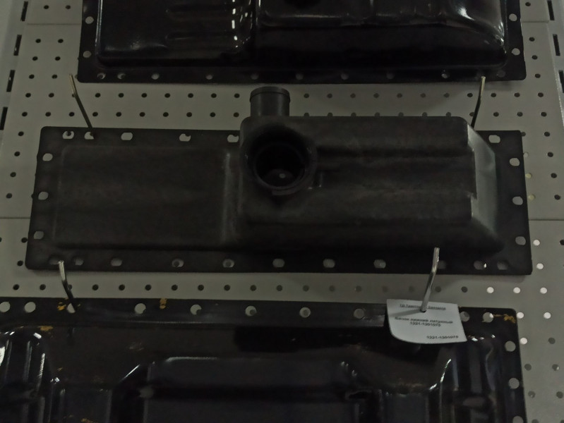 Бак радиатора верхний пластм. МТЗ-82 — 2