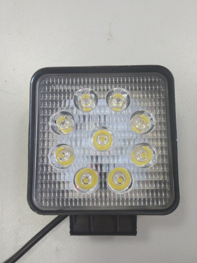 Фара светодиодная CH006 27W 9 диодов по 3W (габаритные размеры 108*138*60мм)квадратная